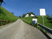 13 Partenza in ripida salita sul sent. 526 per Bivacco Plana 